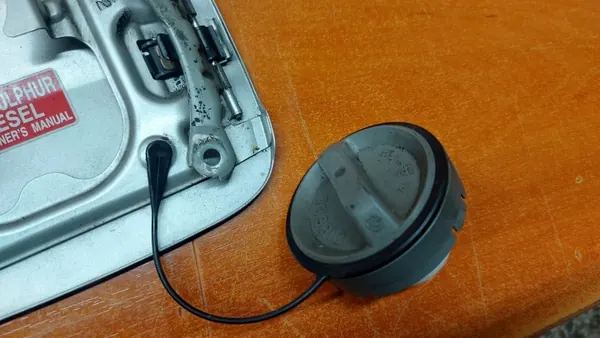 Toyota brandstofklep OEM KLAPKA KLAPA WLEWU PALIWA image 10