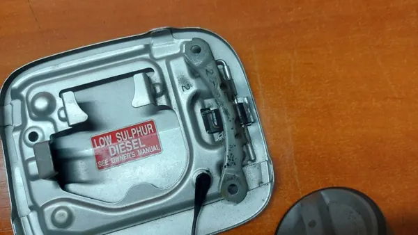 Toyota brandstofklep OEM KLAPKA KLAPA WLEWU PALIWA image 7