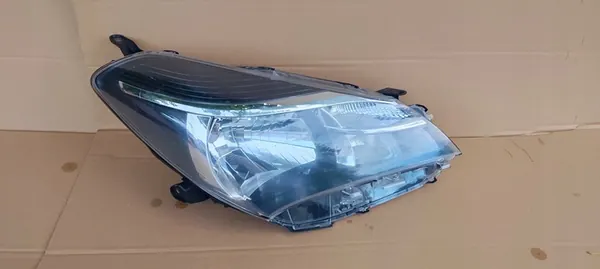 Faros Delantero Derecho Toyota Yaris III 14-17 OEM 81130-0DA10 image 3