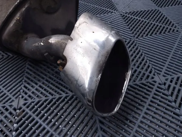 Jaguar XJ X351 vasen pakoputken vaimennin OEM AW935232CC image 3