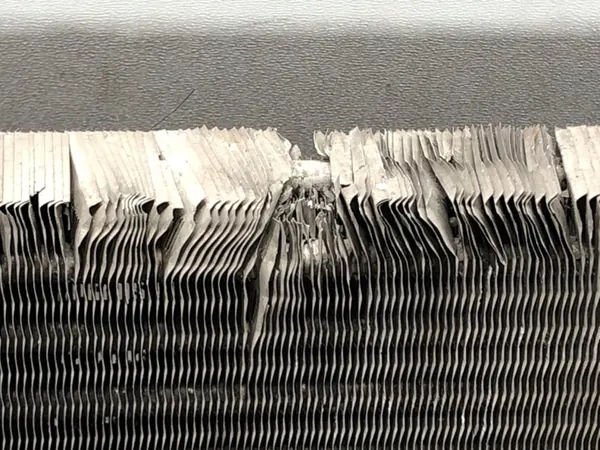 Radiador de agua FIAT QUBO 1.4 73CV 51790774 image 2