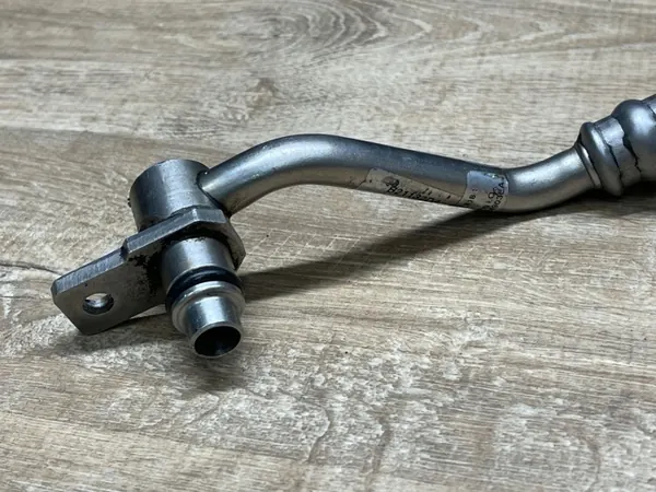 Conduit de refroidissement d'huile boîte Audi OE B21132DA image 3