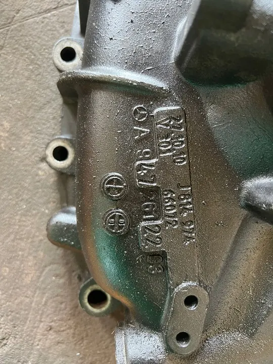 Mercedes Actros Gearbox Housing A9472612203 image 2