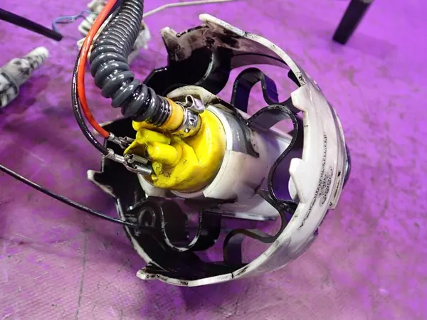 AUDI A4 B5 97-01 1.9 TDI Brandstofpomp 8D0906087AF image 3