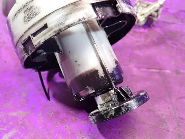 AUDI A4 B5 97-01 1.9 TDI Brandstofpomp 8D0906087AF image 4