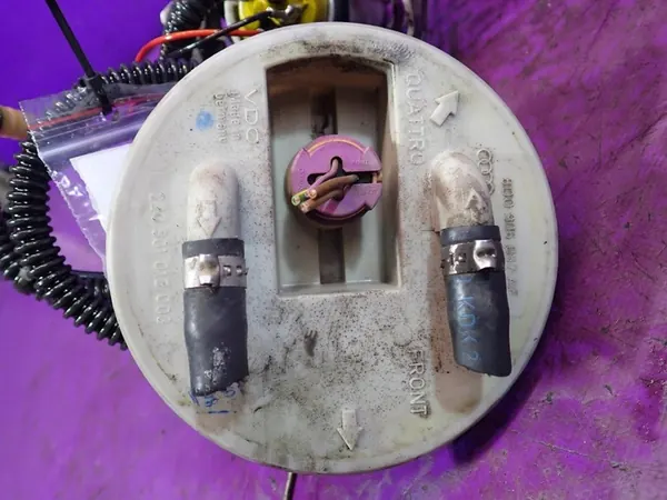 AUDI A4 B5 97-01 1.9 TDI Brandstofpomp 8D0906087AF image 6