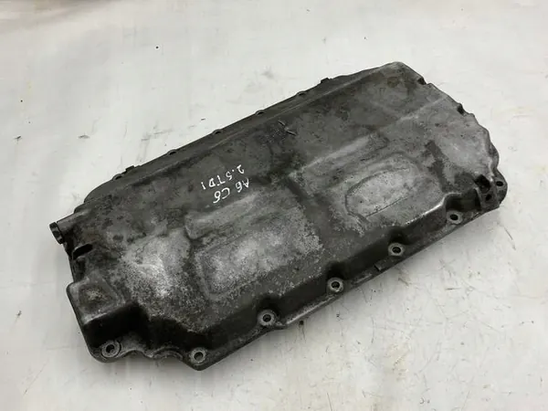 AUDI A6 C6 2.5TDI Oljetunna 059103604D image 4