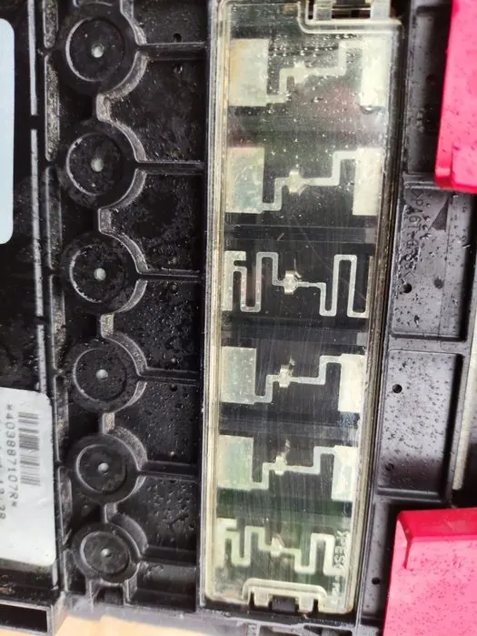 Renault Megane IV batterisäkringsmodul OEM 241148785R image 3