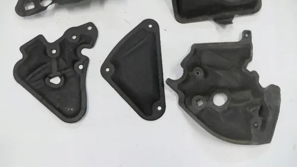 BMW G30 G31 vasen väliseinäeriste OEM 7330735 image 3