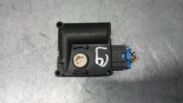 Verwarmingsmotor Audi A8 D3 3.0 TDI 4F0820511B image 4