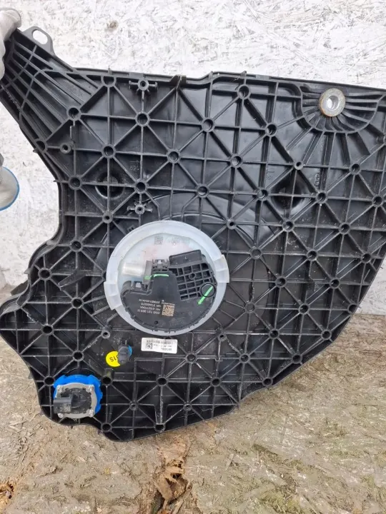 Réservoir AdBlue Audi A4 A5 B9 OEM 8W0131879BB image 5