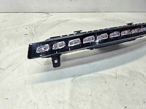 Indicador LED Esquerdo Para-choque Audi Q7 4L Lift OEM 4L0953041E image 2