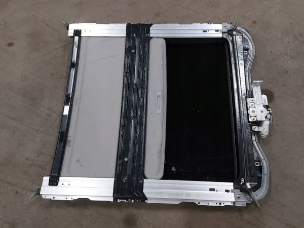 Toyota RAV4 II Schiebedach OEM 85730-33010 Gebraucht image 4