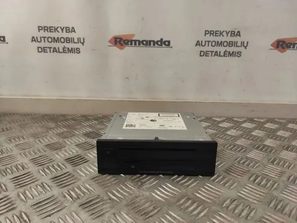 VW CD-vaihtaja OEM 3Q0035820 Passat B8 1.6L Diesel image 2