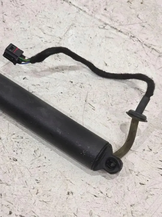 Rechter achterklepactuator OEM 95B827851G Porsche Macan image 2