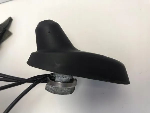 Volkswagen Touran I GPS-antenni OEM 1T0035501P image 3