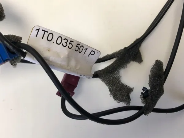 Volkswagen Touran I GPS-antenni OEM 1T0035501P image 4