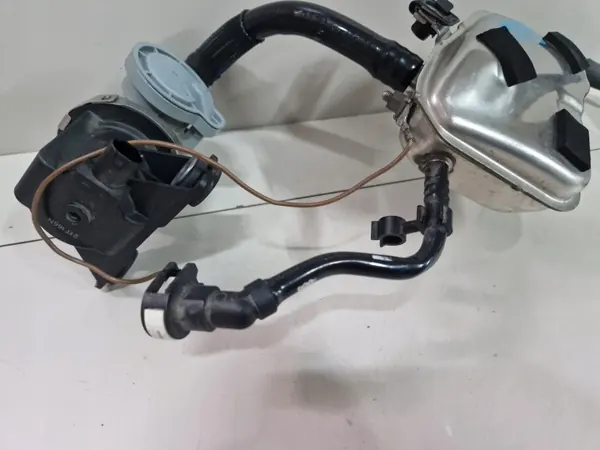 Pescoço de enchimento OEM A1774705900 para Mercedes Classe A image 3