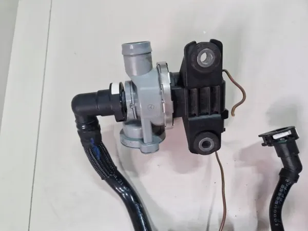 Pescoço de enchimento OEM A1774705900 para Mercedes Classe A image 7