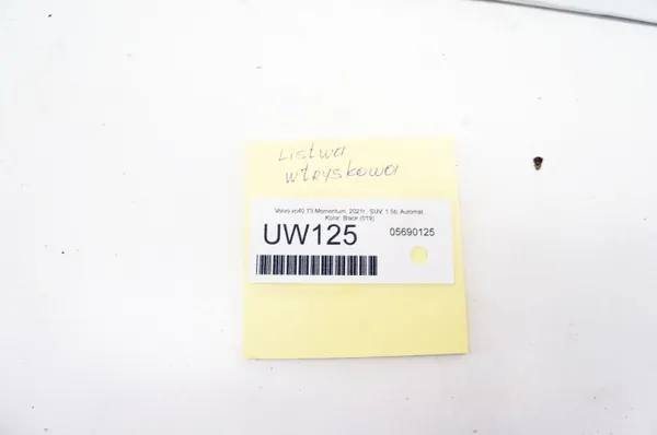 Volvo XC40 T3 1.5i ruiskutuskaide OEM UW125 P32257109 image 5