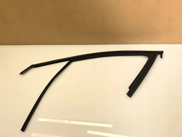 Joint de guide de vitre Peugeot 2008 I gauche avant OEM 9673086580 image 2