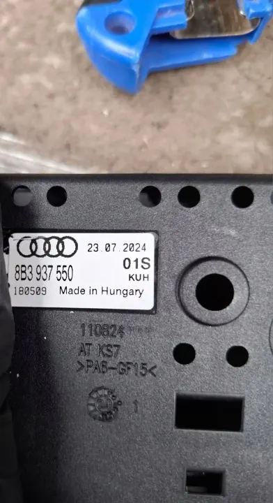 Caixa de fusíveis Audi A5 2024 OEM 8B3937550A - Usado image 3