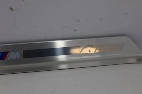 BMW G70 M-Package Faldón iluminado OEM 765434580 image 9