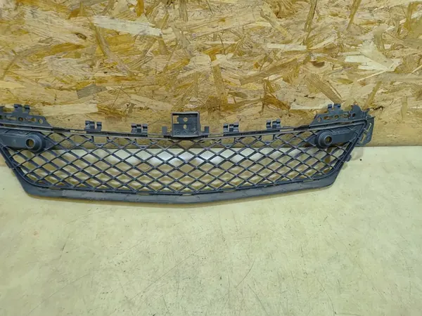 Rejilla de parachoques delantero Mercedes W204 A2048851324 image 6