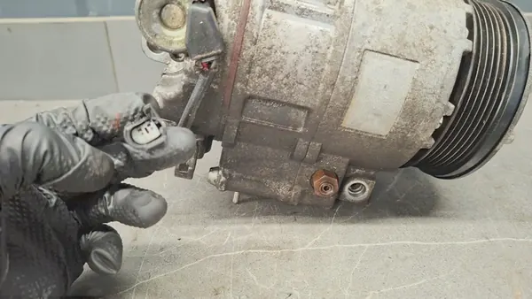 Compresor de aire acondicionado Mercedes W220 3.2 A0002305111 image 8