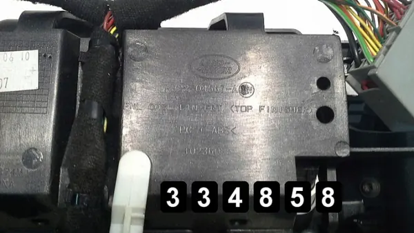 Land Rover växelspaksomfattning OEM AM-334858 image 4