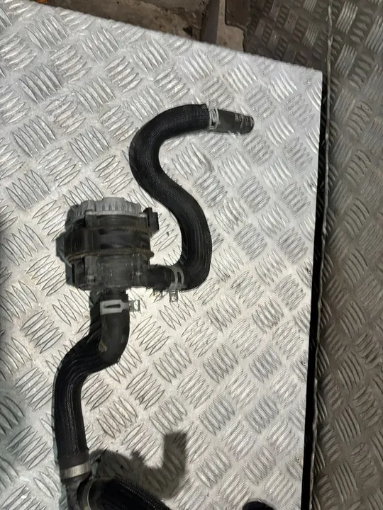 Vattenpump Renault Megane IV 210106764R image 4