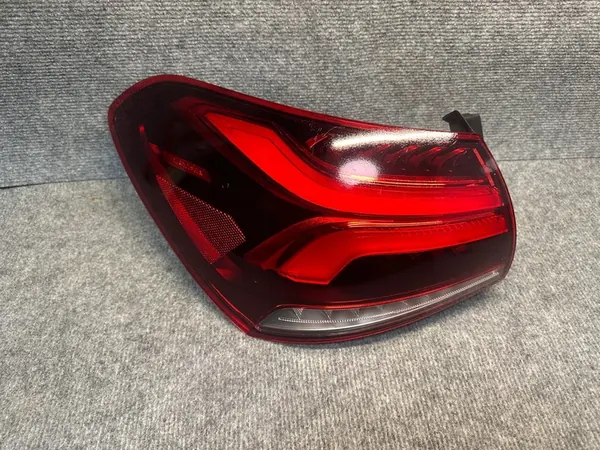 Luz trasera izquierda LED Mercedes Clase A W177 Sedán image 5