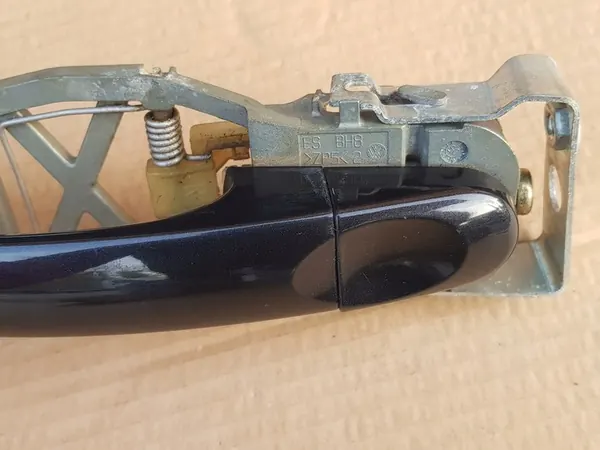 Etummaisen oikean oven kahva / VW Touran I Caddy III / LC9Z image 10