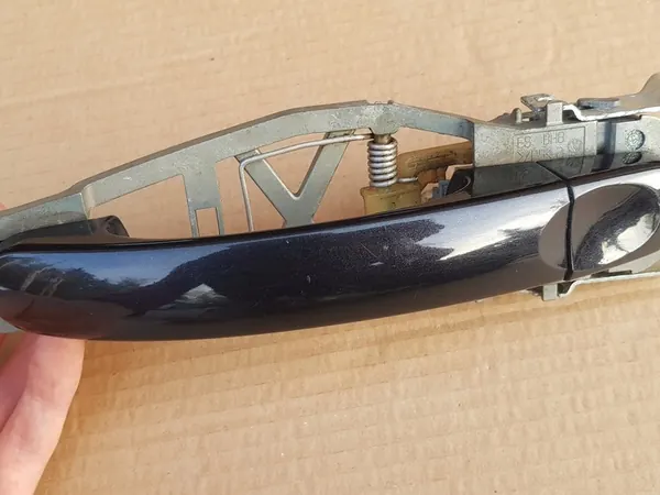 Etummaisen oikean oven kahva / VW Touran I Caddy III / LC9Z image 9