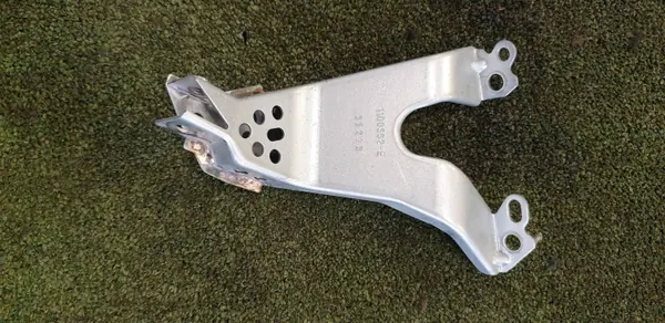 Suporte de montagem Tesla Model Y OEM 1100562-E image 2