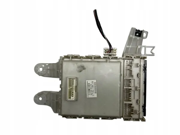 Caixa de fusíveis Toyota Auris I OEM 82730-02J70-A image 3