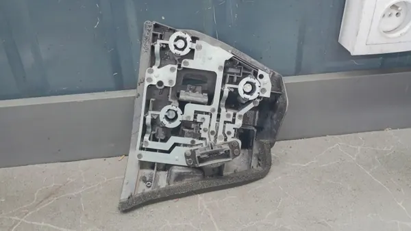 BMW 3 (E46) Insert faro trasero 8364925 izq image 3
