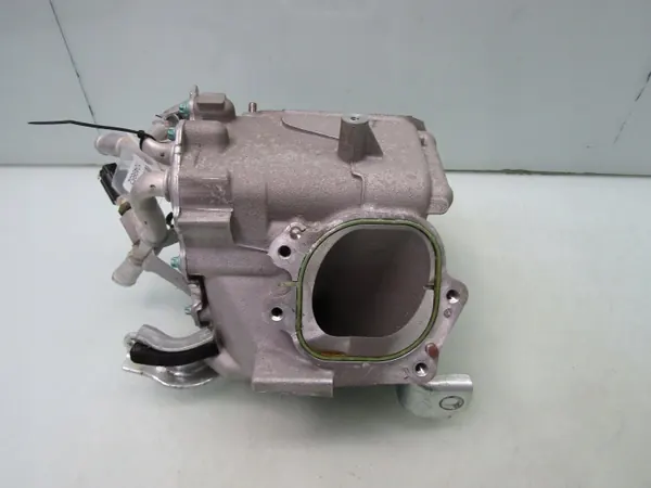 Arrefecedor de combustível Mazda CX-30 OEM HF01-13565C - Usado image 3