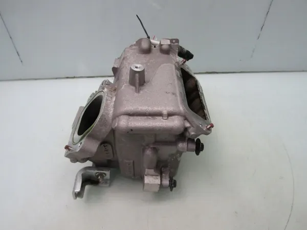 Arrefecedor de combustível Mazda CX-30 OEM HF01-13565C - Usado image 4