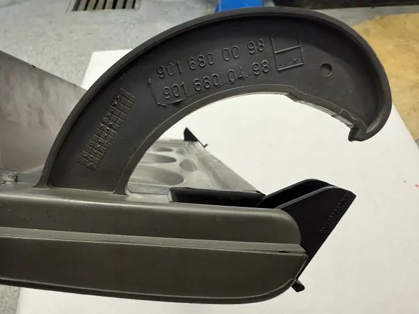 VW LT II Handschuhfachklappe OEM 9016800098 - Gebraucht image 5