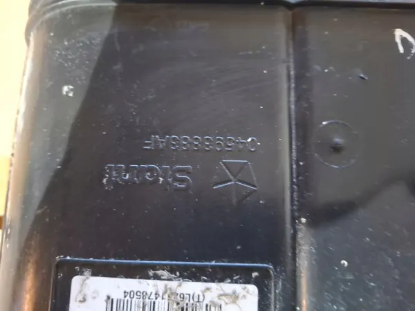 OEM P52124615AG Polttoainehöyrysuodatin Dodge Durango image 4