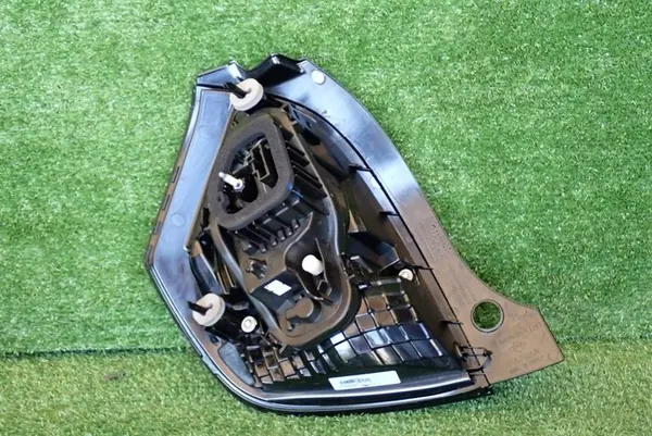 RENAULT TWINGO III 14- höger baklampa image 2