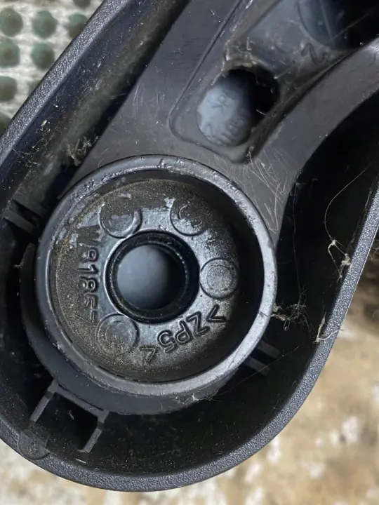 Volvo XC60 Heckwischerarm OEM 32274261 image 4