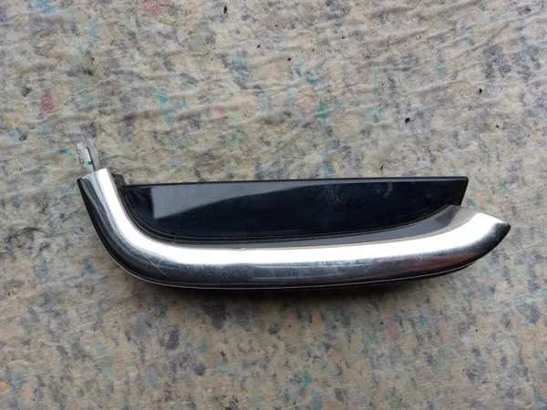 Maserati Ghibli RH takapilarisuojus OEM 670023096 image 2