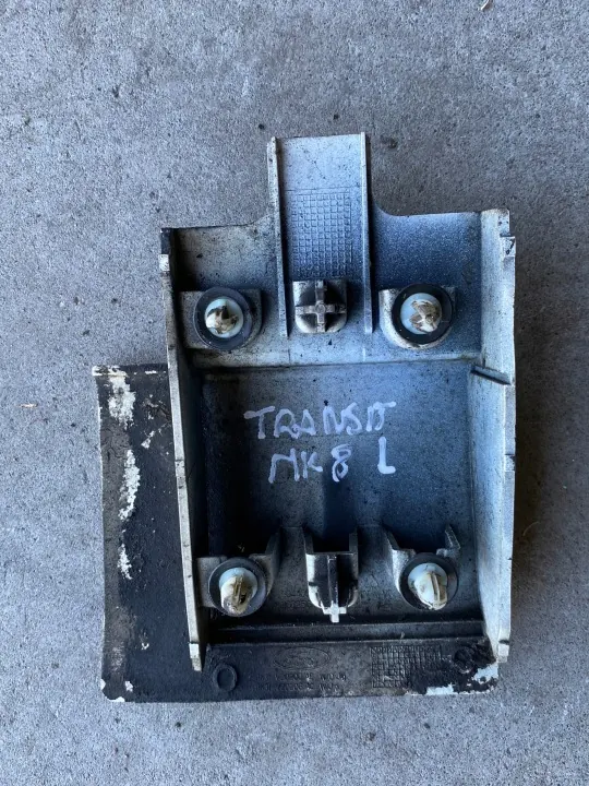 BK31-V20206-AE Bande Latérale Sous Trappe Carburant Ford image 3