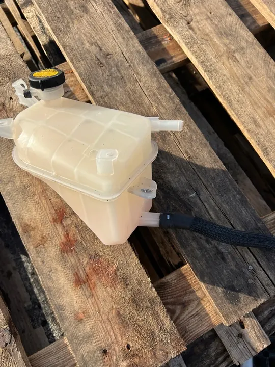 Ausgleichsbehälter Lexus CT 200H image 3