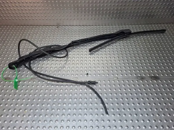 OEM S26372206 Oikea pyyhinvarsisuojus suuttimilla image 2