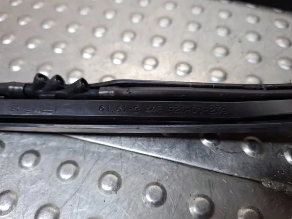OEM S26372206 Oikea pyyhinvarsisuojus suuttimilla image 3