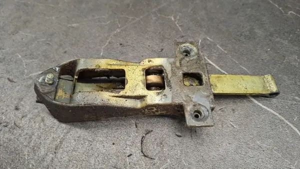 Dörrstopp Höger Fram Mercedes W116 - Begagnad image 4