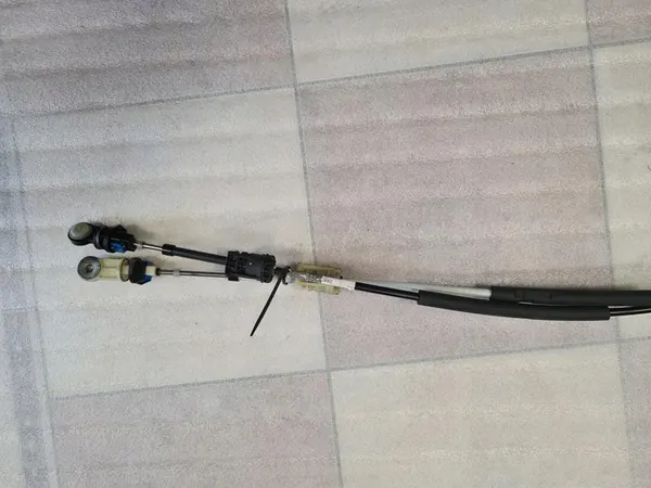 OPEL ASTRA J 2009-2016 Vaihdekabeli 55563703 image 2